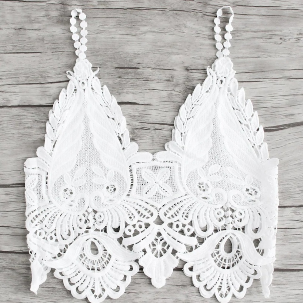 LAST ONE! Lace V Neckline Crop Cami Top - Picture 4 of 7